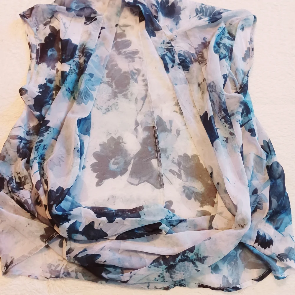 Sheer split top - Picture 4 of 6
